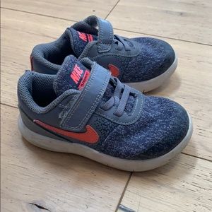 Nike running shoes toddler size 8